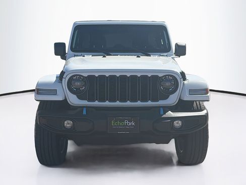 Used 2024 Jeep Wrangler Unlimited w/ Convenience Group AWD/4WD image 2