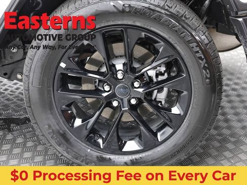 Used 2025 Jeep Wrangler Unlimited Sahara AWD/4WD image 8