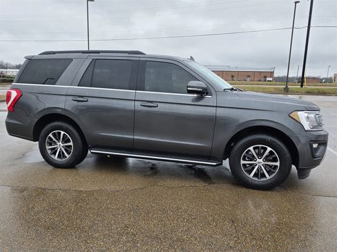 Used 2021 Ford Expedition XLT image 4
