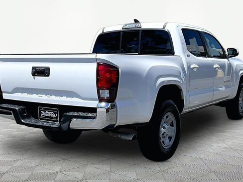 Used 2018 Toyota Tacoma SR5 RWD image 2