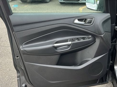 Used 2018 Ford Escape Titanium w/ Ford Safe & Smart Package AWD/4WD image 9