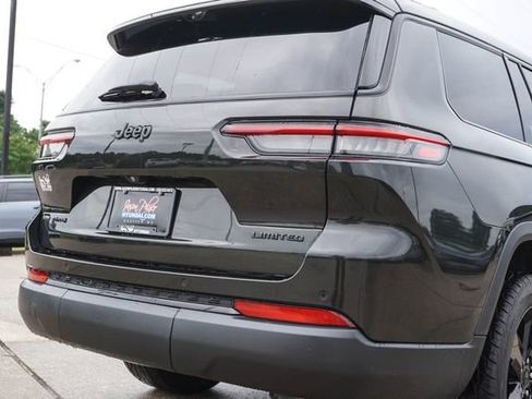 Used 2023 Jeep Grand Cherokee L Limited w/ Luxury Tech Group II AWD/4WD image 5