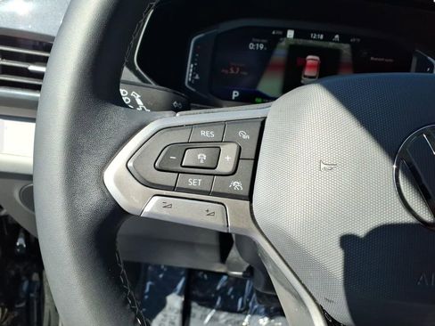 Used 2022 Volkswagen Taos SEL w/ Panoramic Sunroof Package image 15