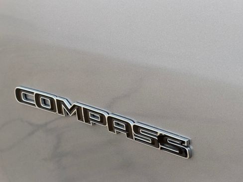 Used 2022 Jeep Compass Latitude AWD/4WD image 13