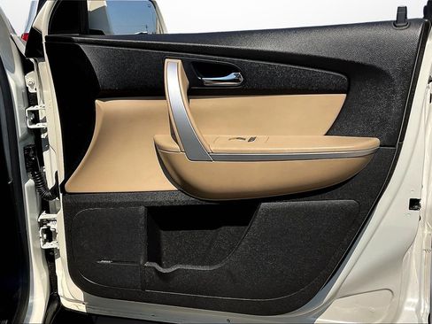 Used 2011 GMC Acadia SLT image 28