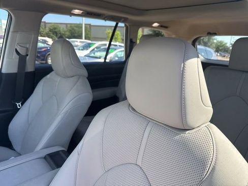 Used 2024 Toyota Grand Highlander FWD image 10