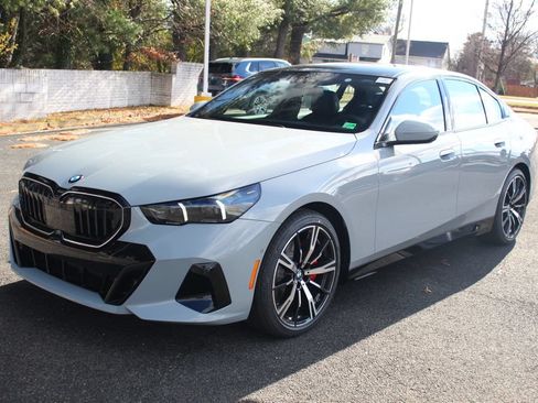 Used 2026 BMW 530i xDrive w/ Executive Package AWD/4WD image 4