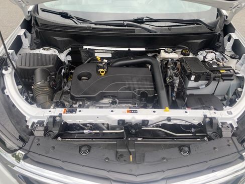 Used 2024 Chevrolet Equinox LS FWD image 2