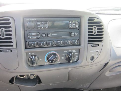 Used 2001 Ford F150 XL image 18