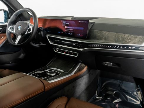 Used 2025 BMW X7 xDrive40i w/ M Sport Package image 50