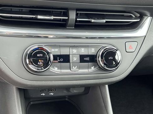 Used 2025 Buick Envista Preferred w/ Convenience I Package image 21