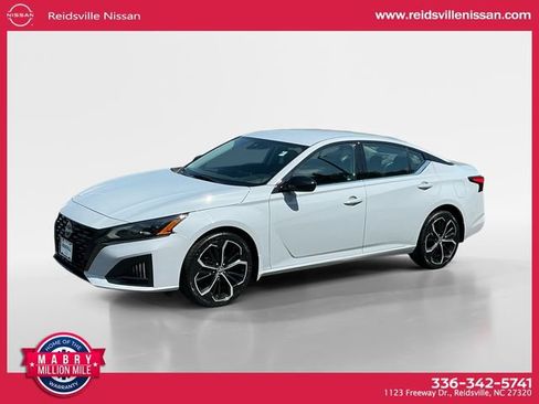 Used 2023 Nissan Altima 2.5 SR AWD/4WD image 1