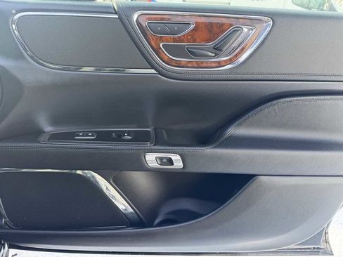 Used 2018 Lincoln Continental Livery w/ Equipment Group 500A image 23