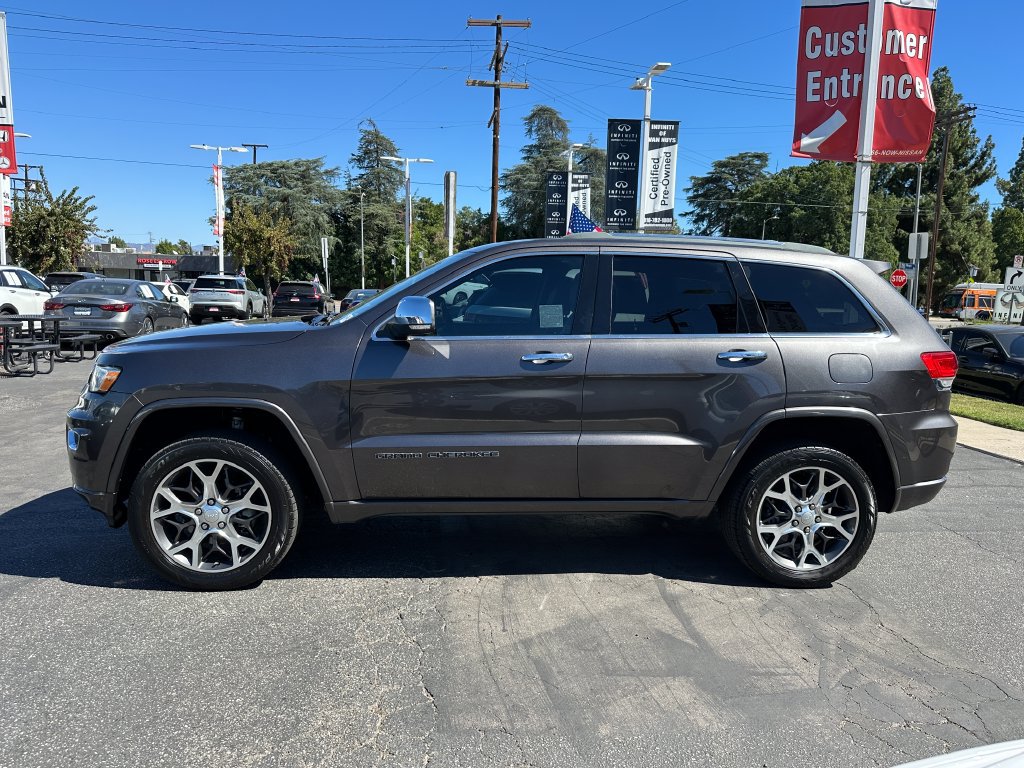 Used 2019 Jeep Grand Cherokee Overland AWD/4WD image 3