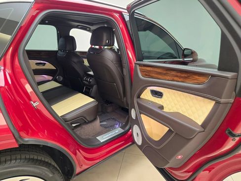 Certified 2021 Bentley Bentayga AWD/4WD image 28