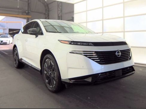 Used 2025 Nissan Murano Platinum w/ Cargo Package AWD/4WD image 1
