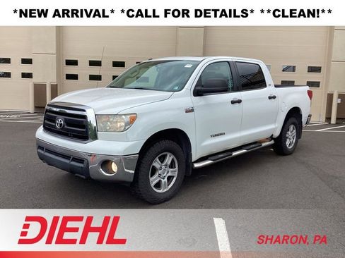 Used 2013 Toyota Tundra 4x4 CrewMax w/ SR5 Pkg image 3