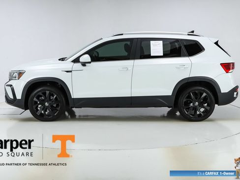 Used 2023 Volkswagen Taos SE w/ Panoramic Sunroof Package FWD image 40
