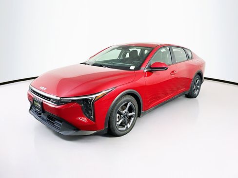 Used 2025 Kia K4 LXS image 3