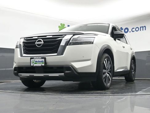 Used 2024 Nissan Pathfinder Platinum AWD/4WD image 6