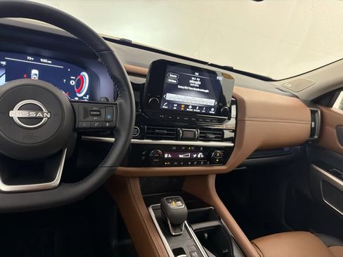 Certified 2024 Nissan Pathfinder Platinum FWD image 19