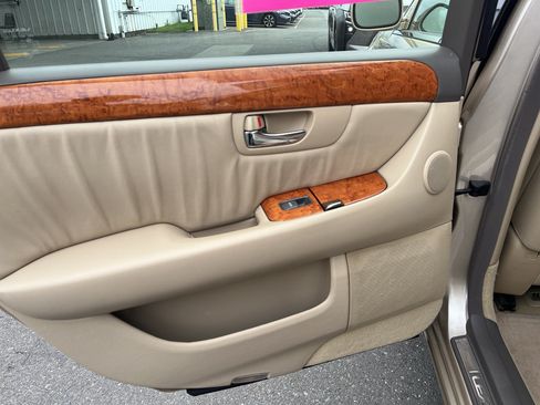 Used 2005 Lexus LS 430 RWD image 9