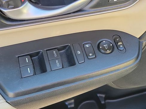 Used 2018 Honda CR-V Touring image 18