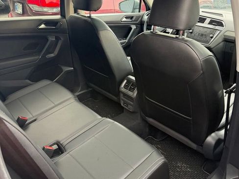 Used 2018 Volkswagen Tiguan SE w/ Panoramic Sunroof Package AWD/4WD image 10