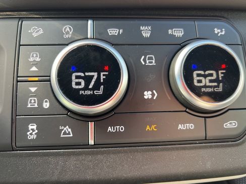 Used 2022 Land Rover Defender 110 X-Dynamic HSE image 25