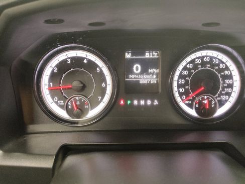 Used 2022 RAM 1500 Classic SLT RWD image 23