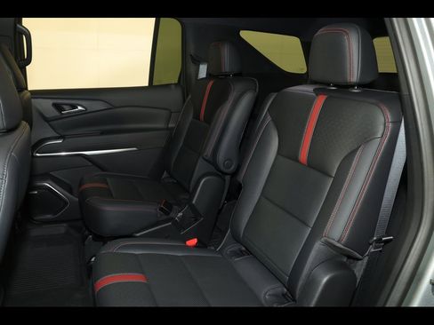 Used 2024 Chevrolet Traverse RS w/ LPO, Floor Liner Package image 32