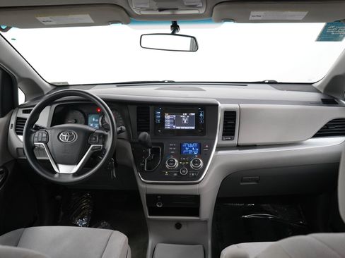 Used 2016 Toyota Sienna L FWD image 14