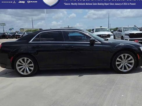 Used 2019 Chrysler 300 Touring L w/ Quick Order Package 22F RWD image 9