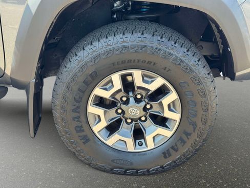Certified 2020 Toyota Tacoma TRD Off-Road w/ TRD Premium Off Road Package AWD/4WD image 10