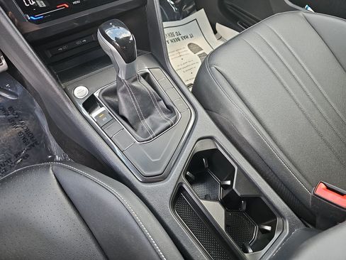 Used 2023 Volkswagen Tiguan SE R-Line FWD image 28