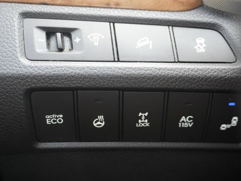 Used 2015 Hyundai Santa Fe Limited w/ Option Group 04 AWD/4WD image 38