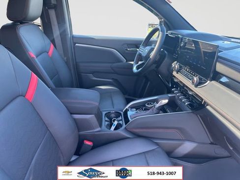 Used 2025 Chevrolet Colorado Z71 w/ Technology Package AWD/4WD image 16