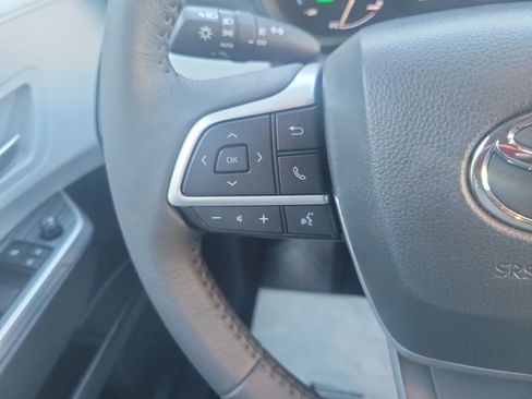 Used 2025 Toyota Sienna XLE image 28