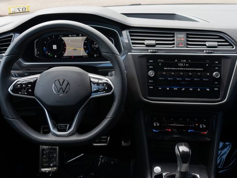 Certified 2023 Volkswagen Tiguan SEL R-Line AWD/4WD image 13