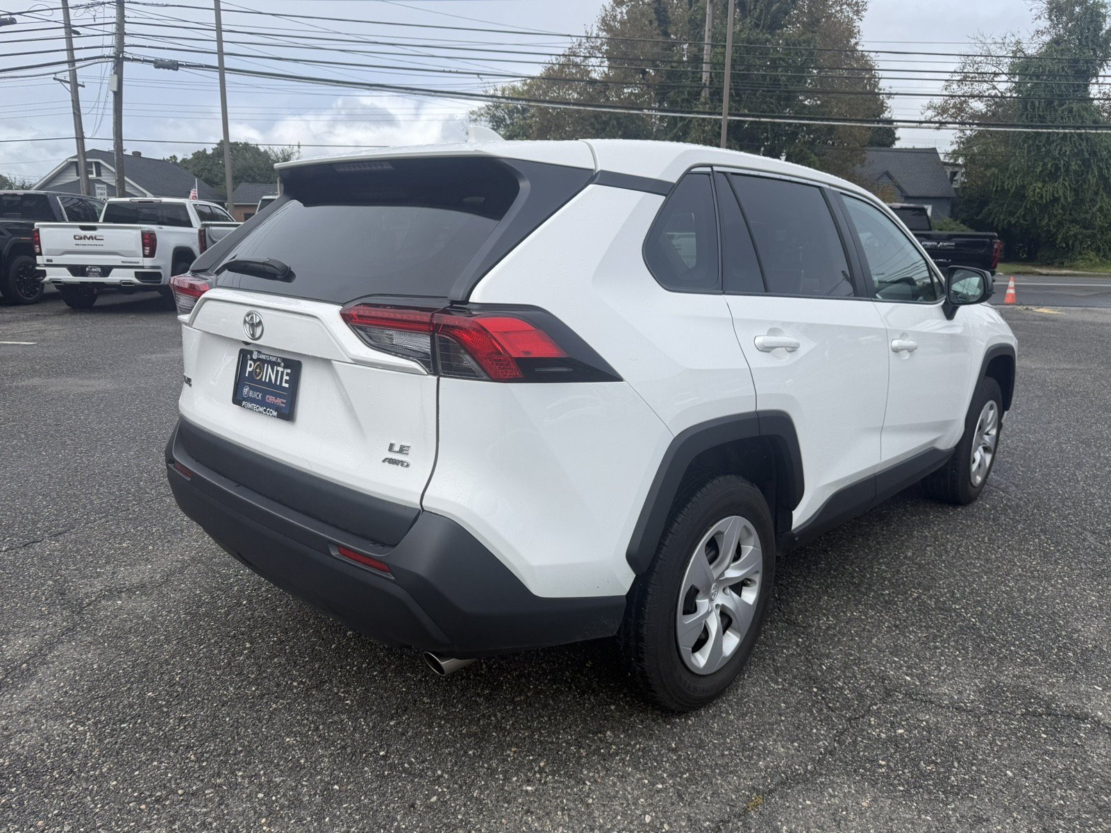 Used 2025 Toyota RAV4 LE AWD/4WD image 3
