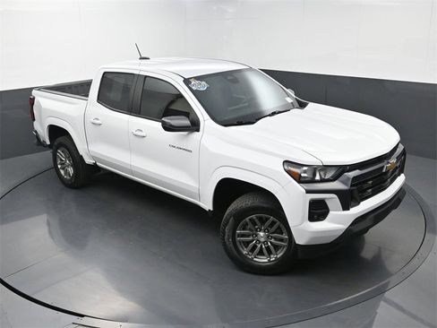 Used 2024 Chevrolet Colorado LT w/ LT Convenience Package image 30