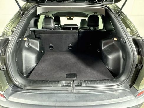 Used 2019 Jeep Cherokee Latitude Plus FWD image 30