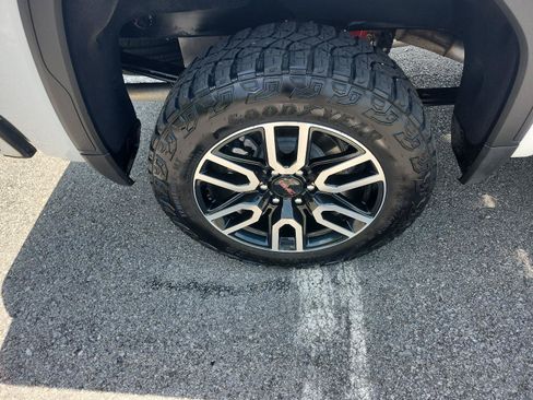Certified 2025 GMC Sierra 1500 AT4 w/ AT4 Premium Package AWD/4WD image 6