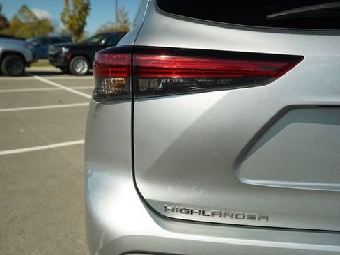 Used 2022 Toyota Highlander XLE image 40