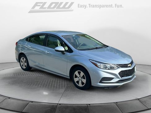 Used 2018 Chevrolet Cruze LS FWD image 1