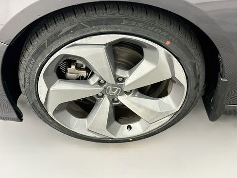 Used 2019 Honda Accord Touring image 11