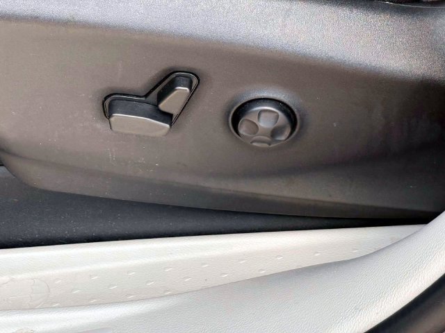 Used 2023 Chrysler Pacifica Touring-L AWD/4WD image 18