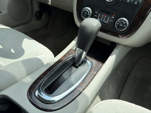 Used 2016 Chevrolet Impala LT FWD image 15