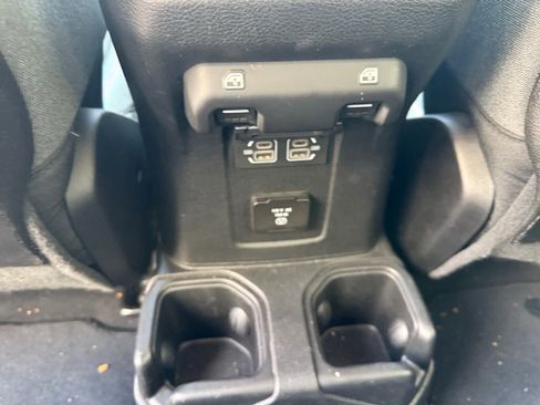 Used 2024 Jeep Wrangler Unlimited Rubicon AWD/4WD image 19