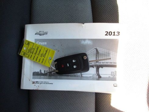 Used 2013 Chevrolet Cruze LS image 25